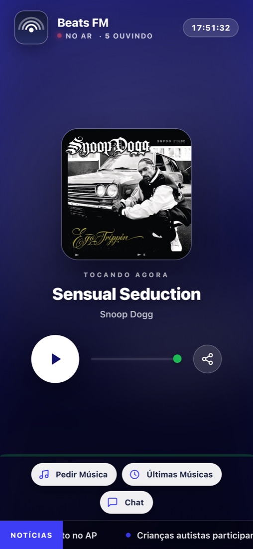Página da rádio no modelo Moderno, no celular