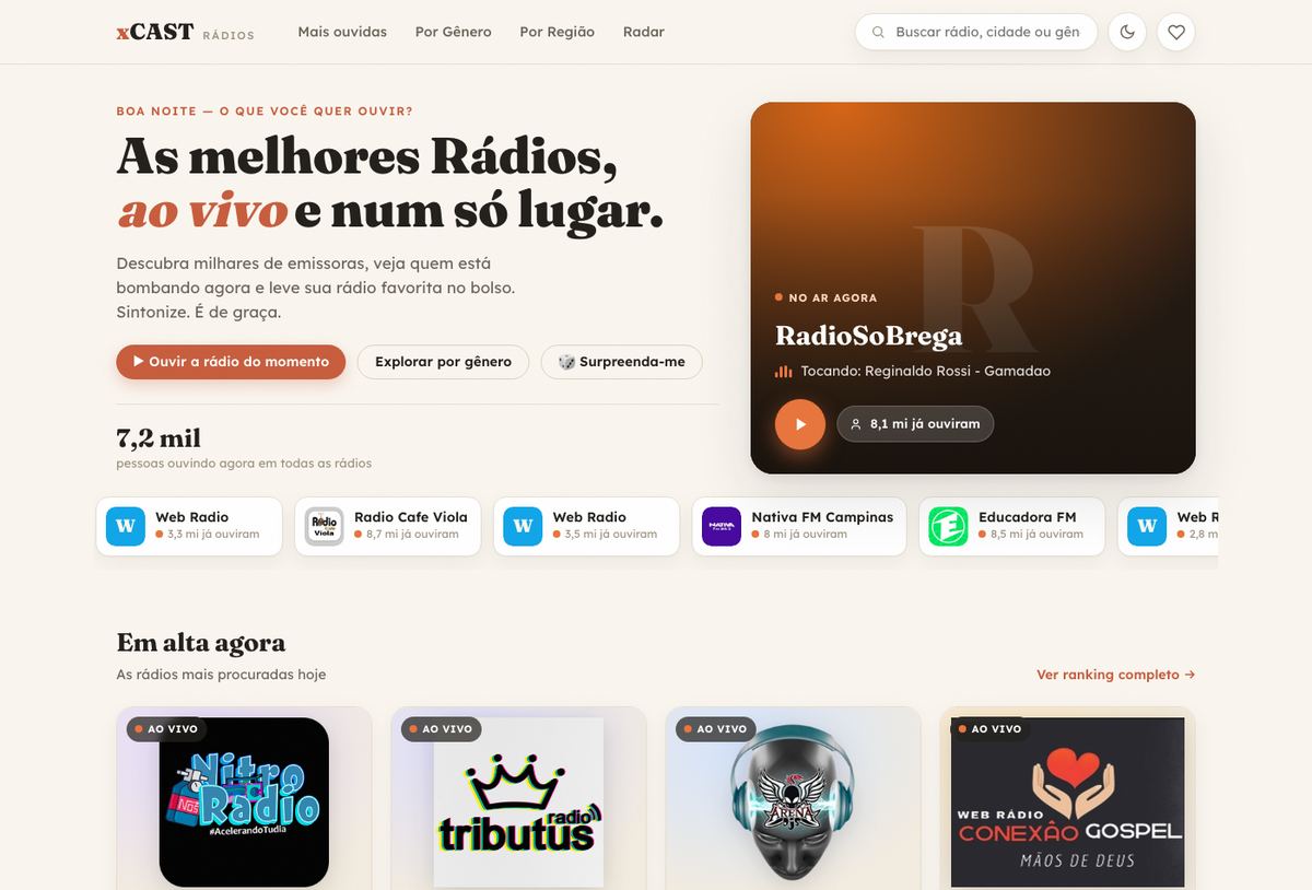 Portal XCAST Rádios: home com rádio em destaque, contador de ouvintes da rede e ranking em alta agora